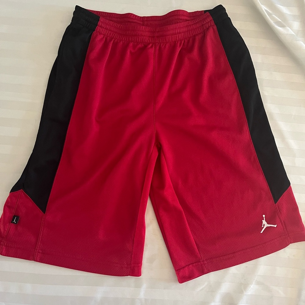 Nike Jordan Dri-FIT Sport Youth XL (13-15 Year Old)Mesh Shorts in Gym Red/Black